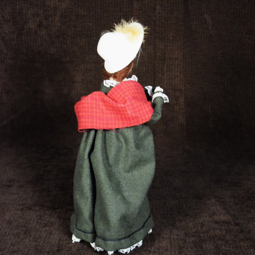 Byers' Choice Vtg 1993 Lady Carolor Figurine Green Dress Red Shawl Christmas - Picture 8 of 15